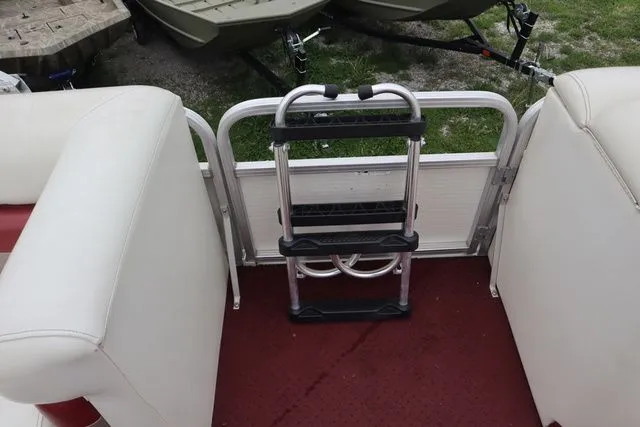 Slide: The Image of Lowe Jamaica JM220 2004 - 12