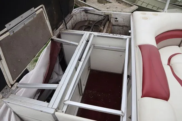 Slide: The Image of Lowe Jamaica JM220 2004 - 14