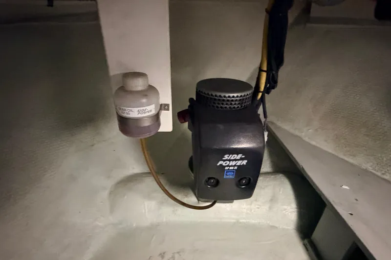 Slide: The Image of Side-Power thruster system in 2007 American Tug 41 boat. - 28