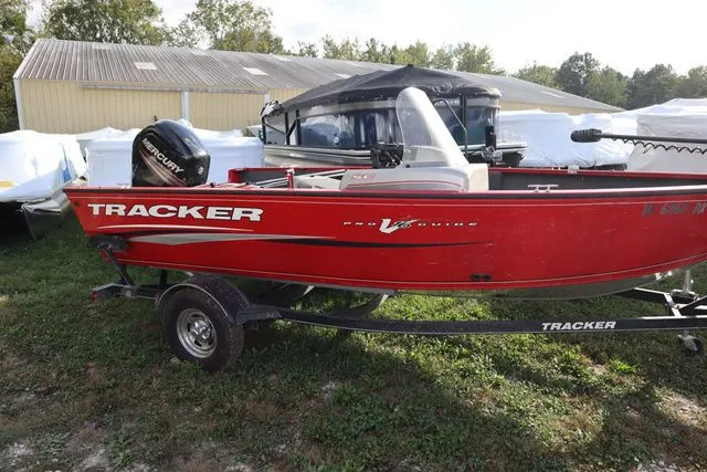 The Image of Tracker Pro Guide V-16 SC 2016 - 1