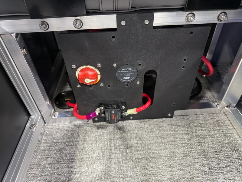 Slide: The Image of Tahoe LTZ 2385 Swingback (VRB) Tritoon & Honda 4-Stroke EFI 2026 - 26