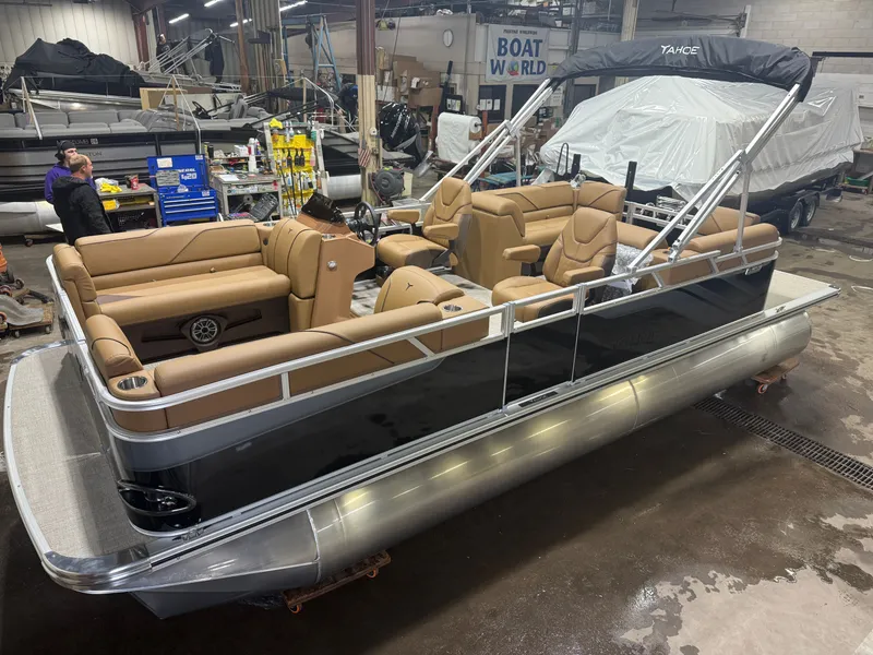 The Image of Tahoe Sport 2180 Quad Lounge & Honda 4-Stroke EFI 2026 - 1
