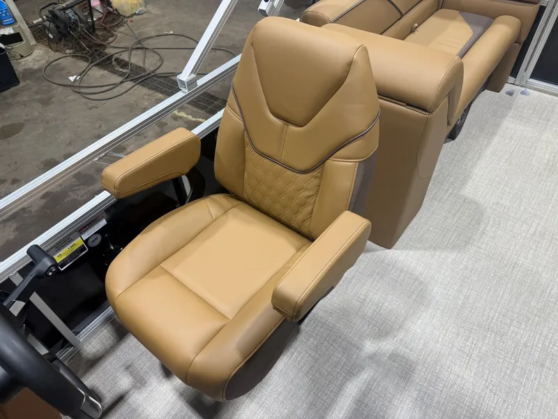 Slide: The Image of Tahoe Sport 2180 Quad Lounge & Honda 4-Stroke EFI 2026 - 11