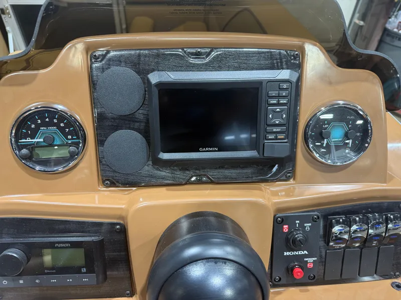 Slide: The Image of Tahoe Sport 2180 Quad Lounge & Honda 4-Stroke EFI 2026 - 14