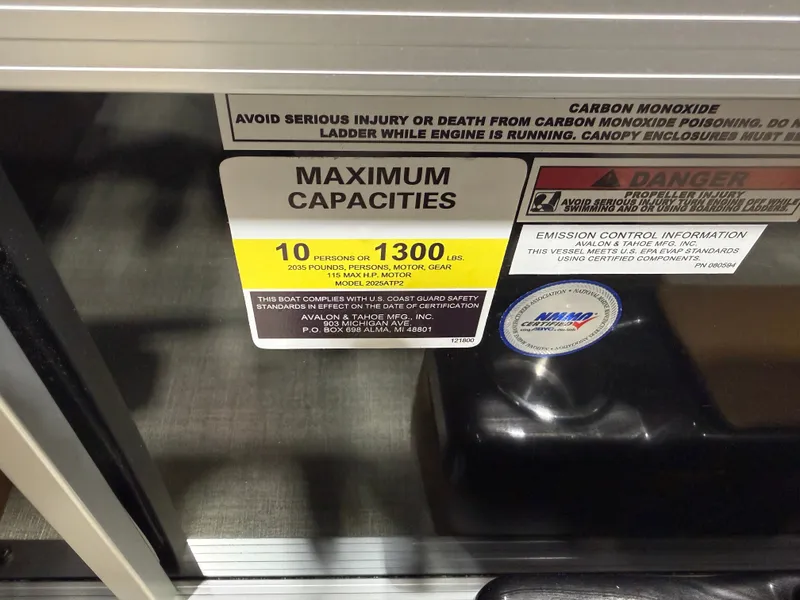 Slide: The Image of Tahoe Sport 2180 Quad Lounge & Honda 4-Stroke EFI 2026 - 16