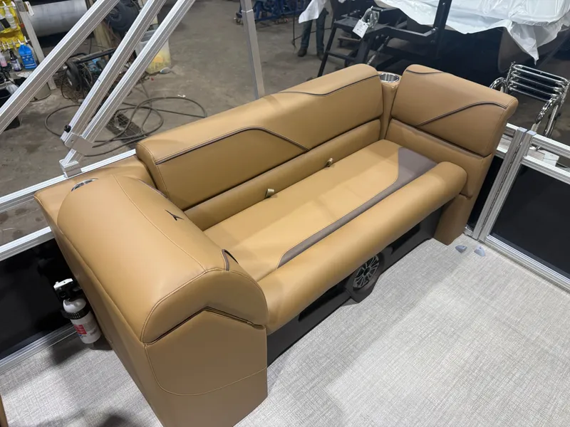 Slide: The Image of Tahoe Sport 2180 Quad Lounge & Honda 4-Stroke EFI 2026 - 18