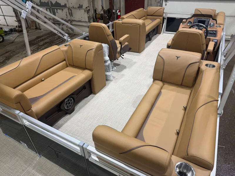 Slide: The Image of Tahoe Sport 2180 Quad Lounge & Honda 4-Stroke EFI 2026 - 19