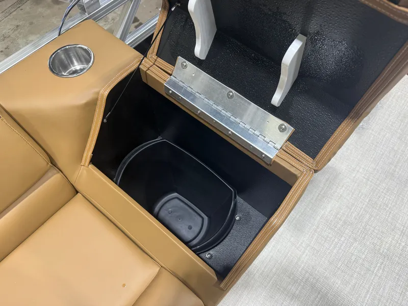 Slide: The Image of Tahoe Sport 2180 Quad Lounge & Honda 4-Stroke EFI 2026 - 21