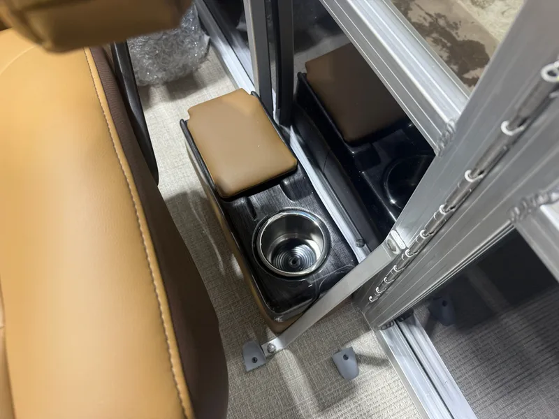 Slide: The Image of Tahoe Sport 2180 Quad Lounge & Honda 4-Stroke EFI 2026 - 23