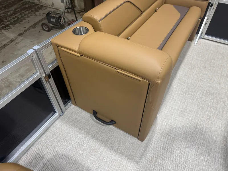 Slide: The Image of Tahoe Sport 2180 Quad Lounge & Honda 4-Stroke EFI 2026 - 24