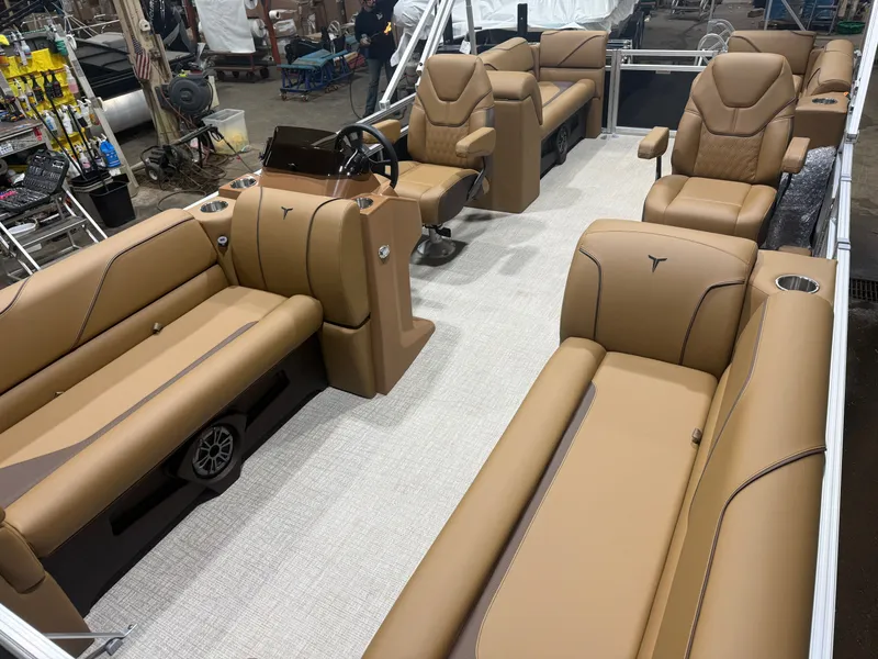 Slide: The Image of Tahoe Sport 2180 Quad Lounge & Honda 4-Stroke EFI 2026 - 28