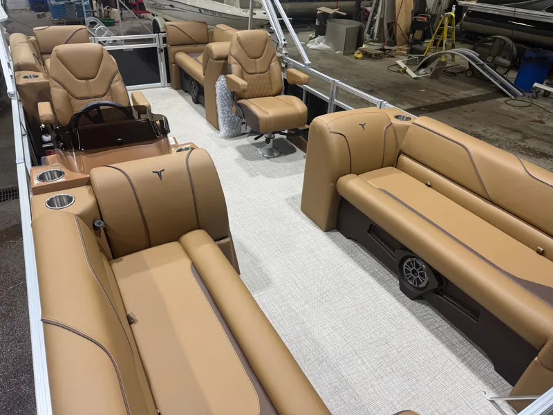 Slide: The Image of Tahoe Sport 2180 Quad Lounge & Honda 4-Stroke EFI 2026 - 29