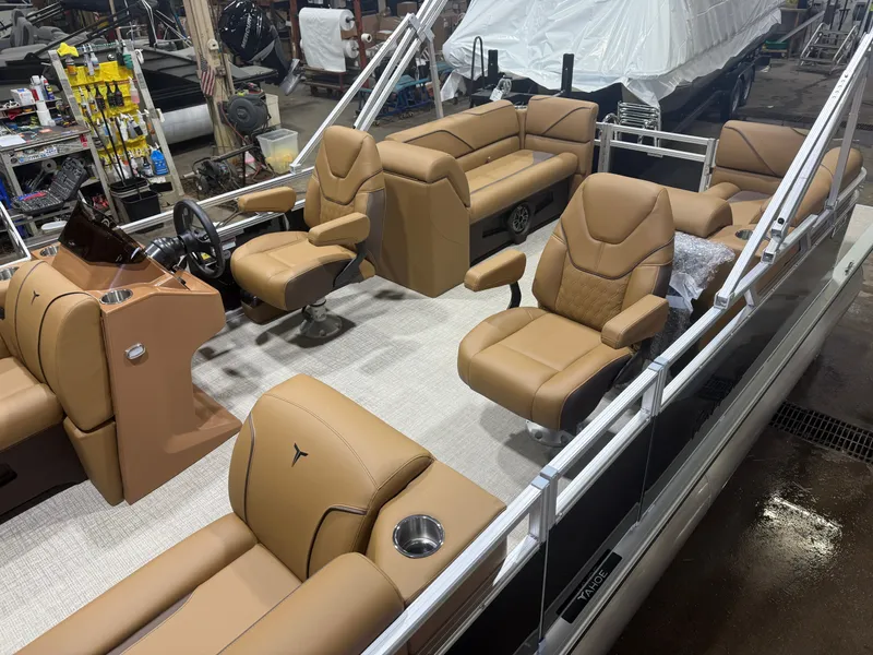 Slide: The Image of Tahoe Sport 2180 Quad Lounge & Honda 4-Stroke EFI 2026 - 3