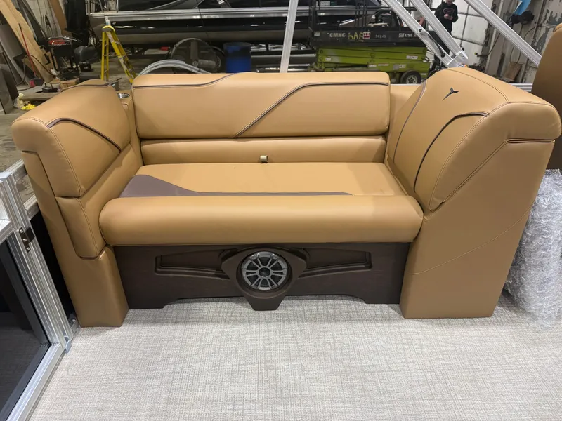 Slide: The Image of Tahoe Sport 2180 Quad Lounge & Honda 4-Stroke EFI 2026 - 30