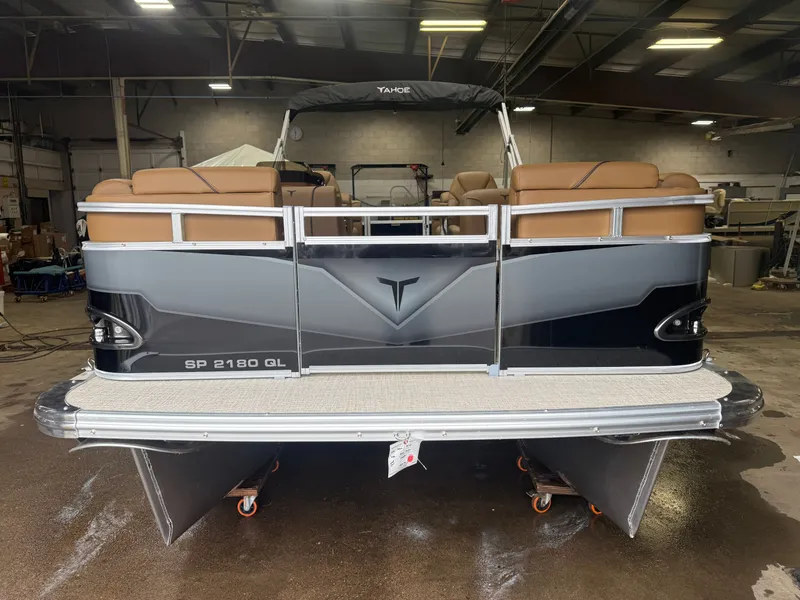 Slide: The Image of Tahoe Sport 2180 Quad Lounge & Honda 4-Stroke EFI 2026 - 32