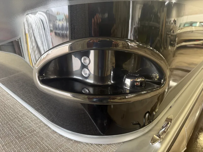 Slide: The Image of Tahoe Sport 2180 Quad Lounge & Honda 4-Stroke EFI 2026 - 33