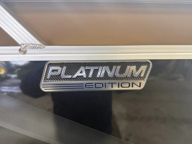 Slide: The Image of Tahoe Sport 2180 Quad Lounge & Honda 4-Stroke EFI 2026 - 36