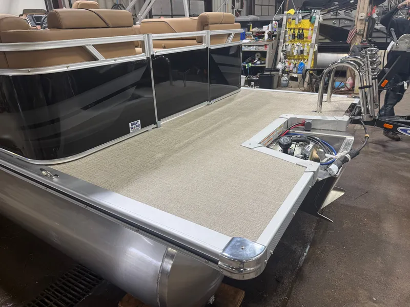 Slide: The Image of Tahoe Sport 2180 Quad Lounge & Honda 4-Stroke EFI 2026 - 37