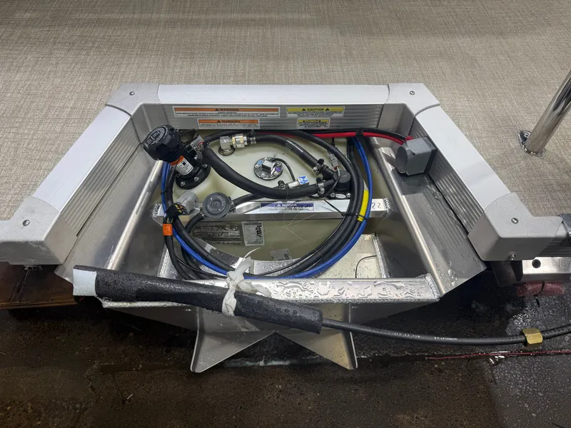 Slide: The Image of Tahoe Sport 2180 Quad Lounge & Honda 4-Stroke EFI 2026 - 39