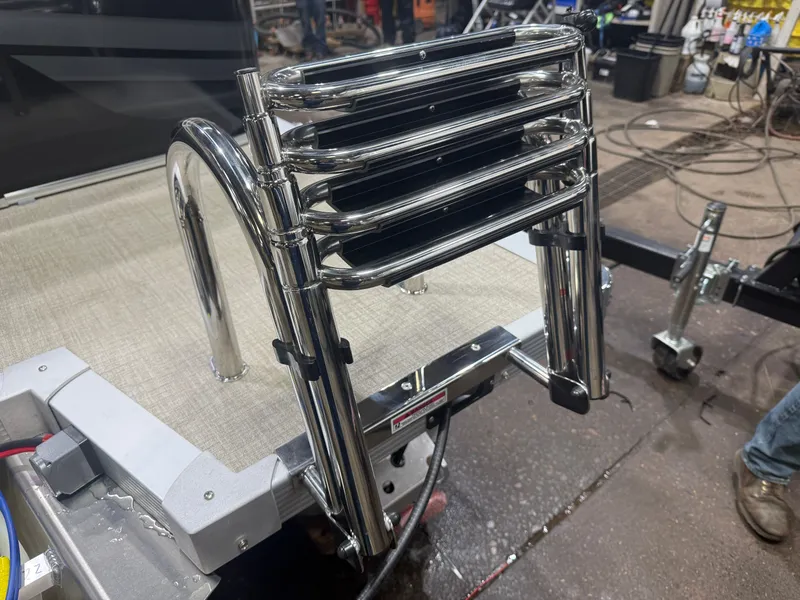 Slide: The Image of Tahoe Sport 2180 Quad Lounge & Honda 4-Stroke EFI 2026 - 40