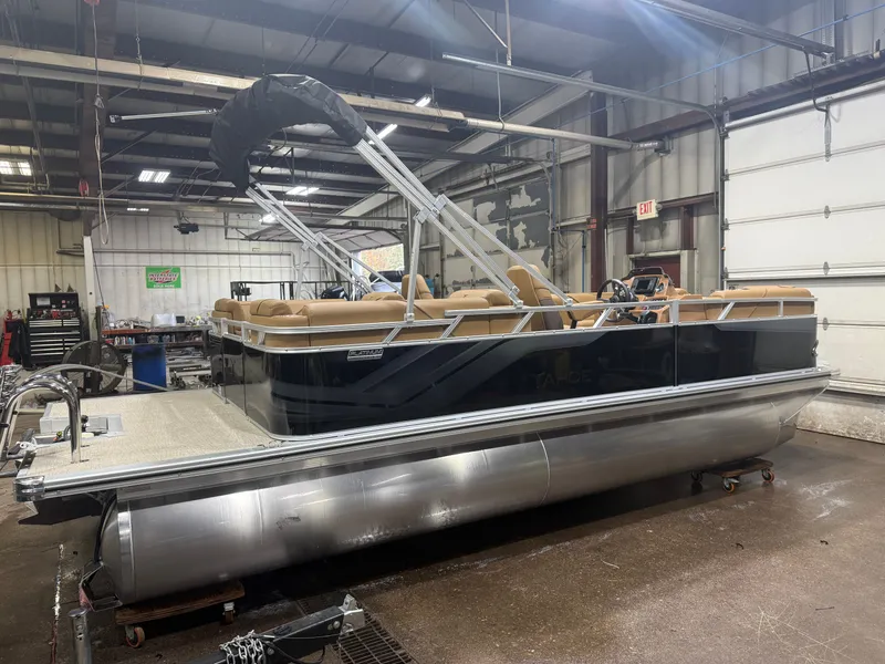 Slide: The Image of Tahoe Sport 2180 Quad Lounge & Honda 4-Stroke EFI 2026 - 41