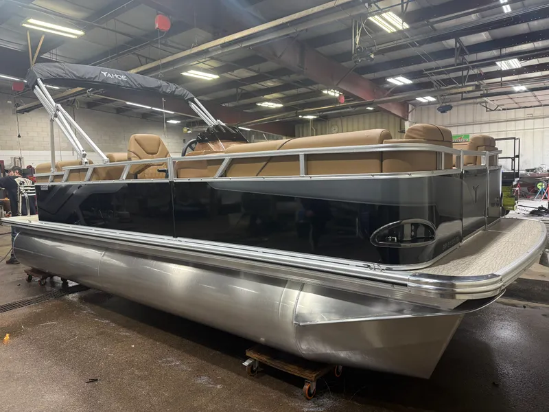 Slide: The Image of Tahoe Sport 2180 Quad Lounge & Honda 4-Stroke EFI 2026 - 42