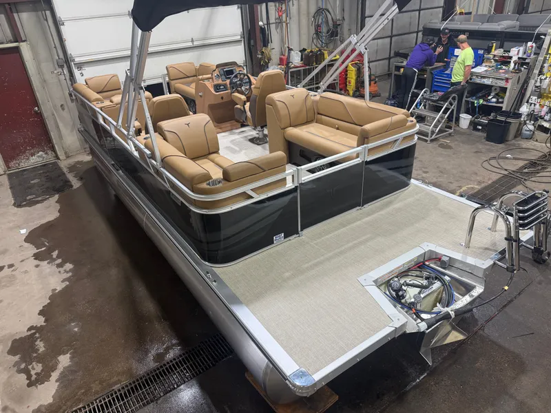 Slide: The Image of Tahoe Sport 2180 Quad Lounge & Honda 4-Stroke EFI 2026 - 43
