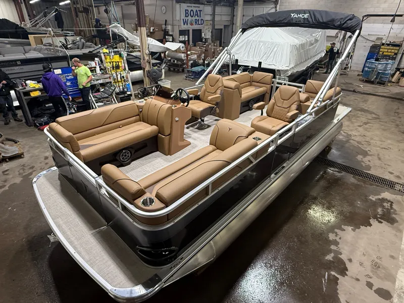 Slide: The Image of Tahoe Sport 2180 Quad Lounge & Honda 4-Stroke EFI 2026 - 44