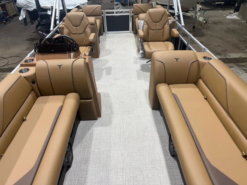 Slide: The Image of Tahoe Sport 2180 Quad Lounge & Honda 4-Stroke EFI 2026 - 6