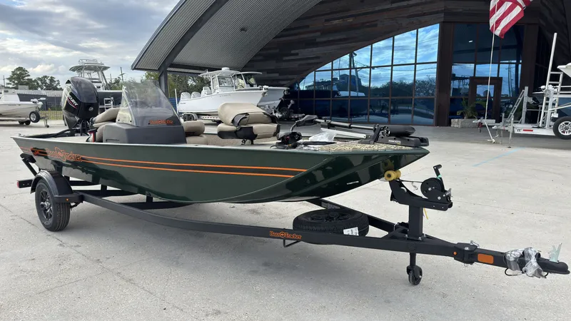 Slide: The Image of Tracker Bass Tracker Classic Limited 2026 - 6