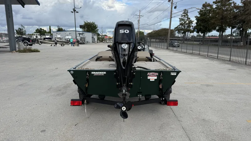 Slide: The Image of Tracker Bass Tracker Classic Limited 2026 - 8