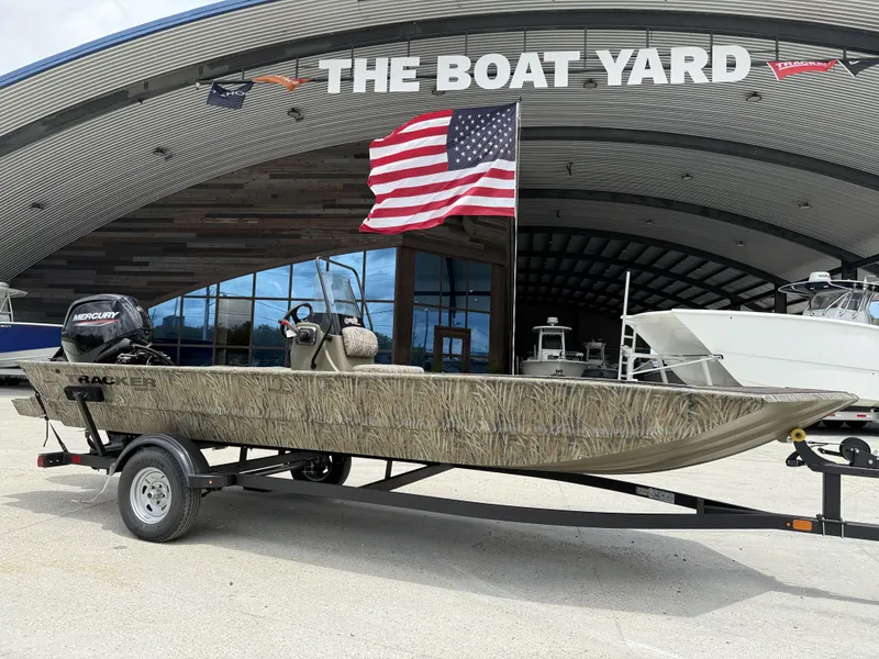 Slide: The Image of Tracker grizzly 1860cc 2026 - 10