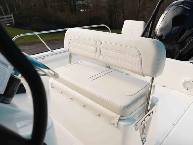 Slide: The Image of Boston Whaler 190 Montauk 2026 - 11