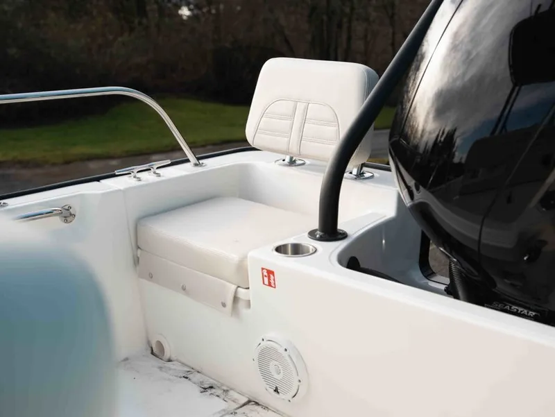 Slide: The Image of Boston Whaler 190 Montauk 2026 - 13