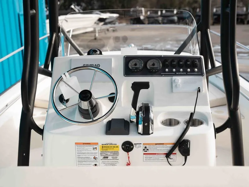 Slide: The Image of Boston Whaler 190 Montauk 2026 - 6