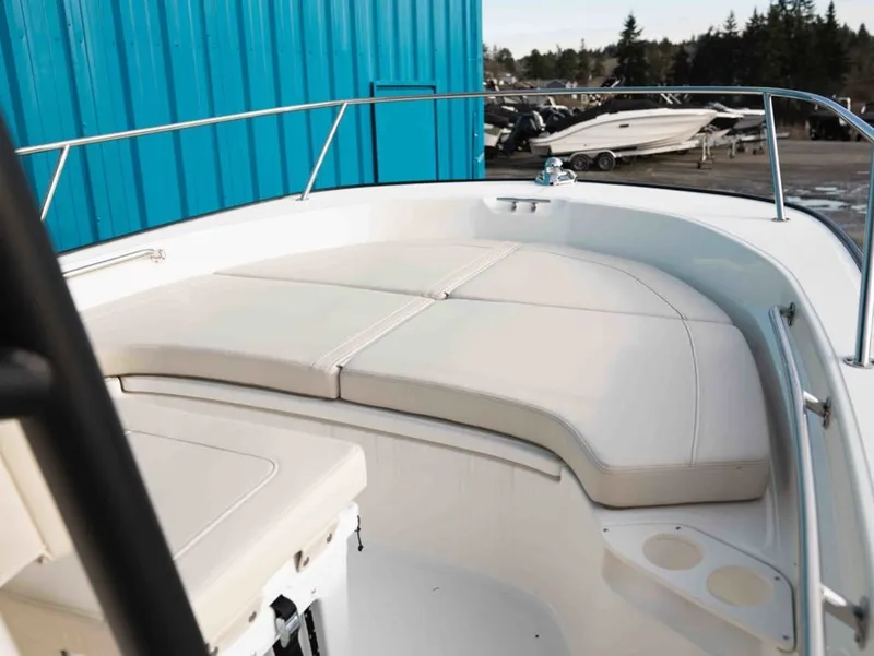 Slide: The Image of Boston Whaler 190 Montauk 2026 - 8