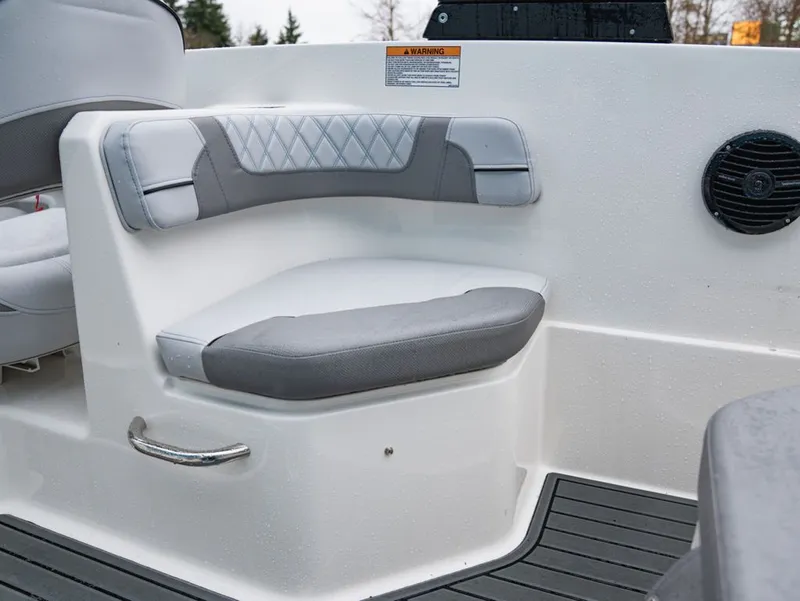 Slide: The Image of Bayliner VR6 Bowrider OB 2026 - 10