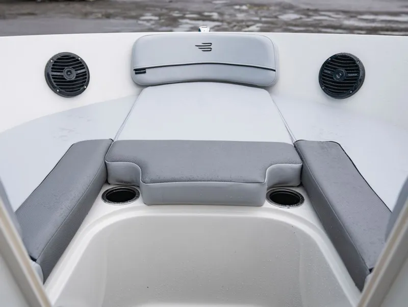 Slide: The Image of Bayliner VR6 Bowrider OB 2026 - 11