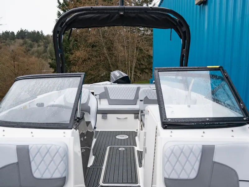 Slide: The Image of Bayliner VR6 Bowrider OB 2026 - 13