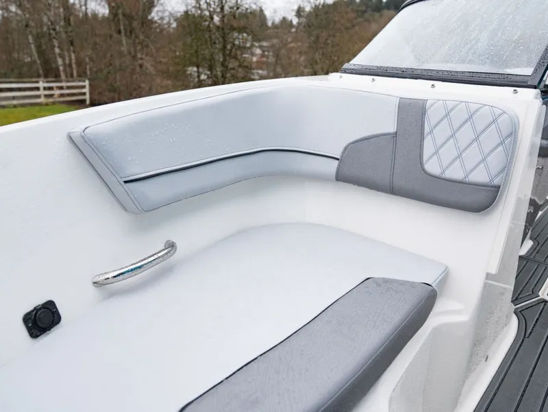 Slide: The Image of Bayliner VR6 Bowrider OB 2026 - 14