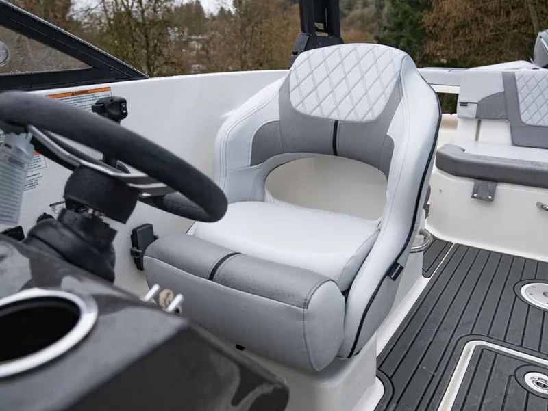 Slide: The Image of Bayliner VR6 Bowrider OB 2026 - 15