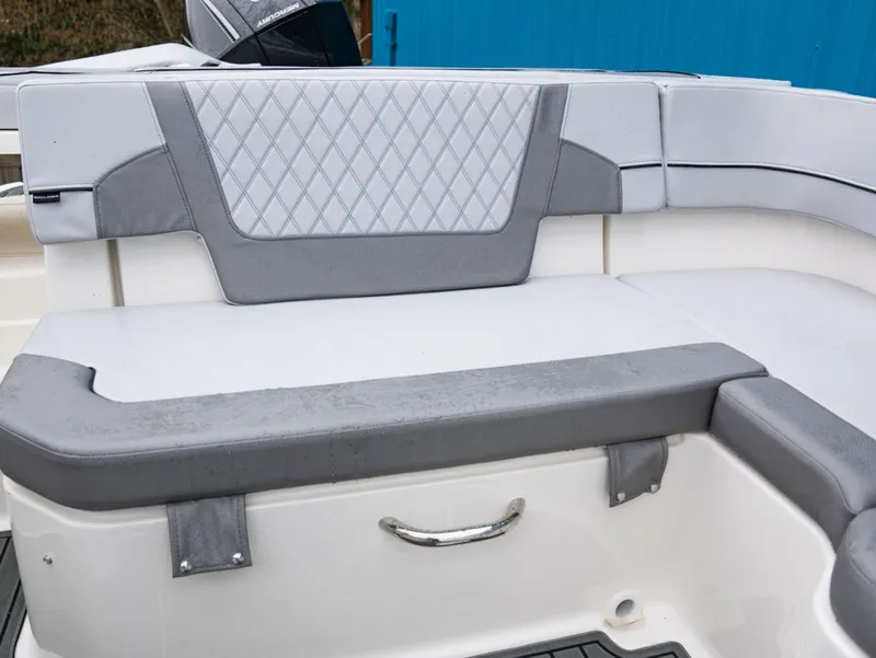 Slide: The Image of Bayliner VR6 Bowrider OB 2026 - 17