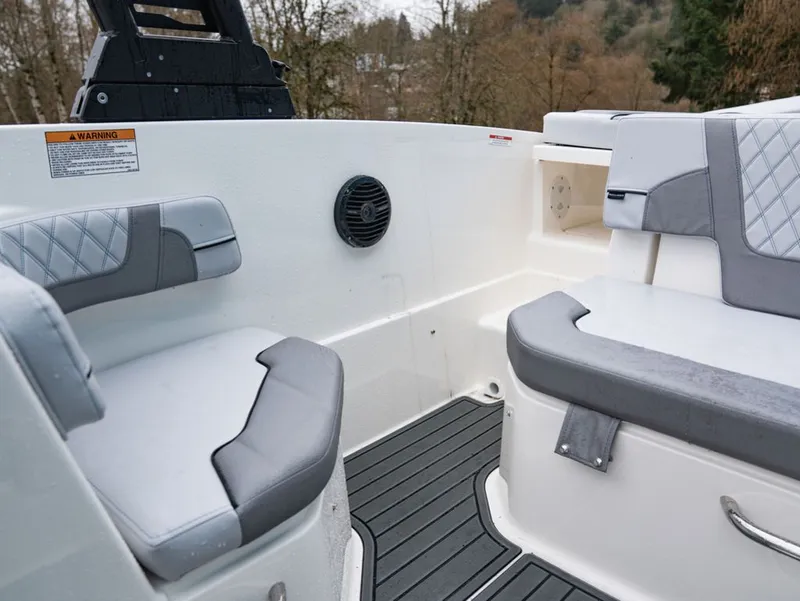 Slide: The Image of Bayliner VR6 Bowrider OB 2026 - 18