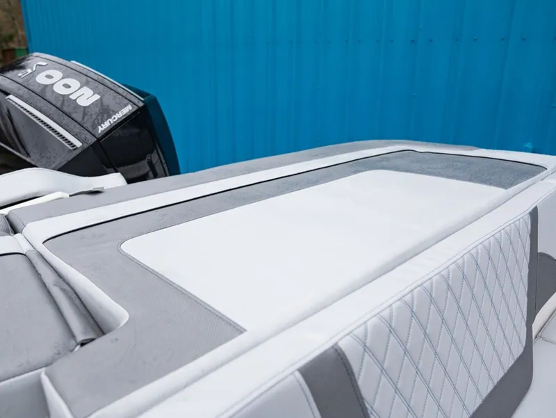 Slide: The Image of Bayliner VR6 Bowrider OB 2026 - 19