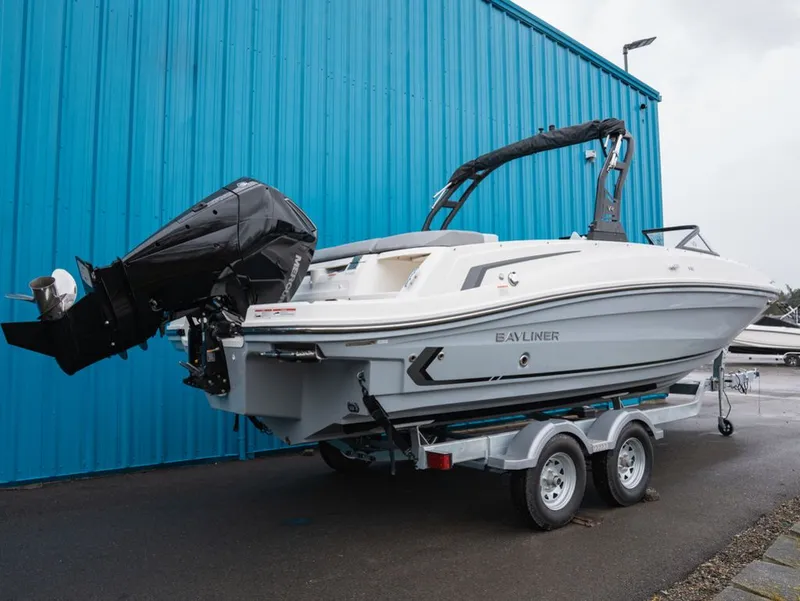 Slide: The Image of Bayliner VR6 Bowrider OB 2026 - 3