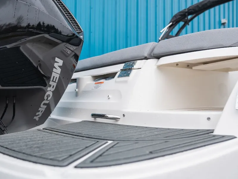 Slide: The Image of Bayliner VR6 Bowrider OB 2026 - 4