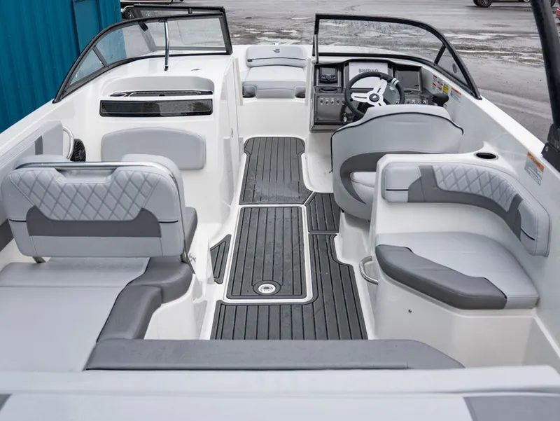 Slide: The Image of Bayliner VR6 Bowrider OB 2026 - 5