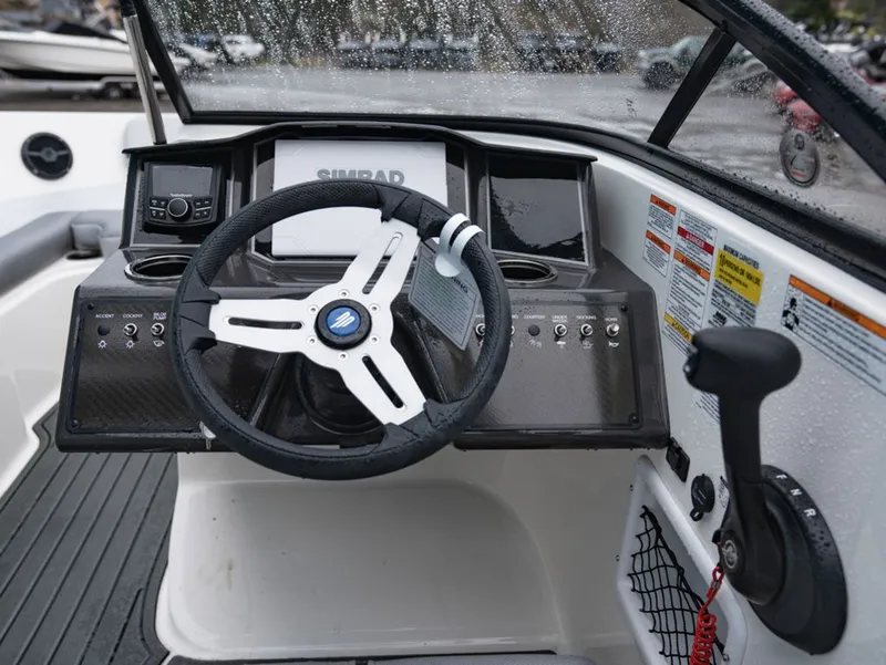 Slide: The Image of Bayliner VR6 Bowrider OB 2026 - 9