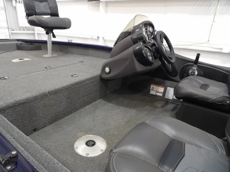 Slide: The Image of Tracker Pro Team 175 2019 - 14