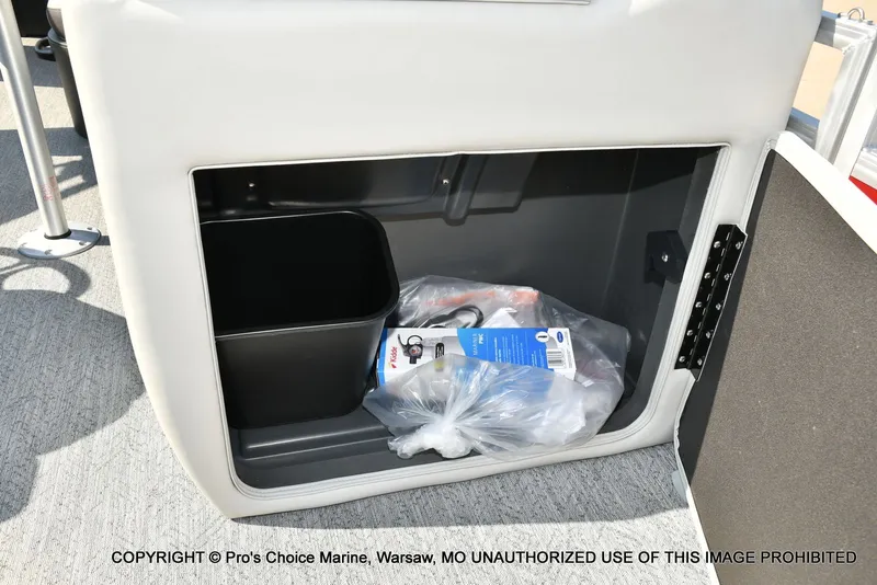 Slide: The Image of Sun Tracker Fishin' Barge 22 DLX w/115HP Pro-XS 4 Stroke 2026 - 33